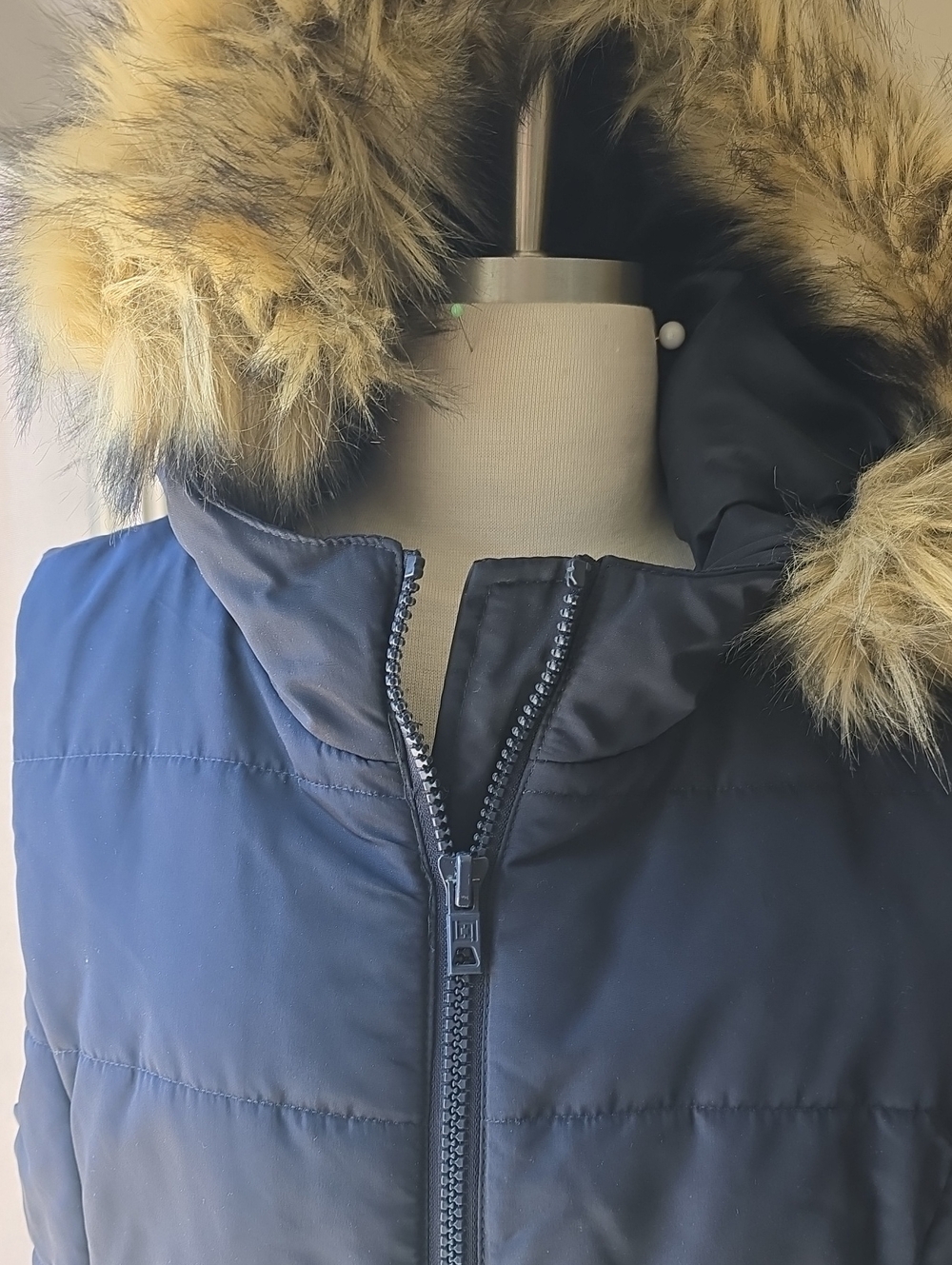 Women's Navy Puffer Vest with Faux Fur Hood Xl